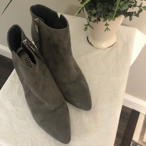 Gray Suede Pointed Toes Boots